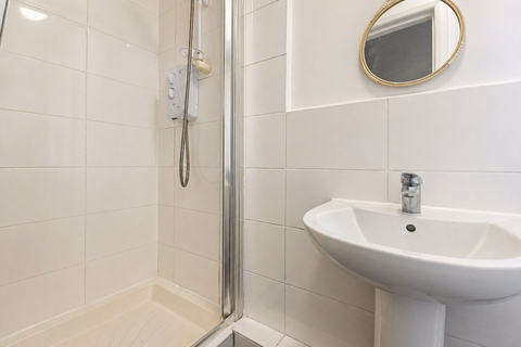 Studio to rent, Wick Road, London E9