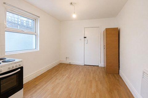 Studio to rent, Wick Road, London E9