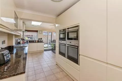 5 bedroom detached house for sale – pohled 3