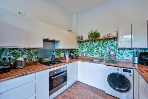 2 bedroom flat for sale, Wey Corner, Guildford, GU1