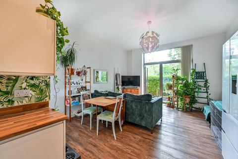 2 bedroom flat for sale, Wey Corner, Guildford, GU1