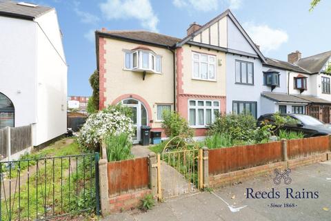 3 bedroom semi-detached house for sale, Milton Crescent, Ilford IG2