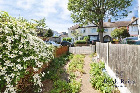 3 bedroom semi-detached house for sale, Milton Crescent, Ilford IG2