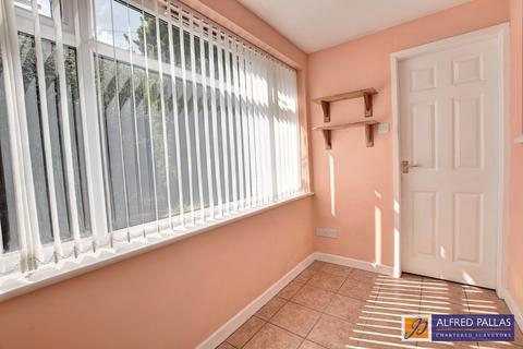 3 bedroom semi-detached bungalow for sale, Cairns Square, Fulwell