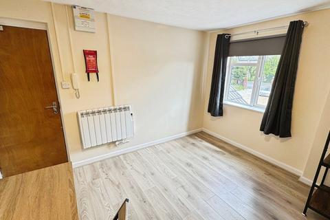Studio to rent, Studley Manor, 270 Frome Road