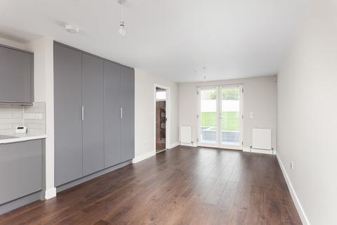 Studio to rent, Burdiehouse Terrace, Edinburgh EH17