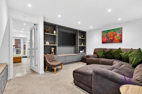 3 bedroom terraced house for sale, Russell Street, Woburn Sands