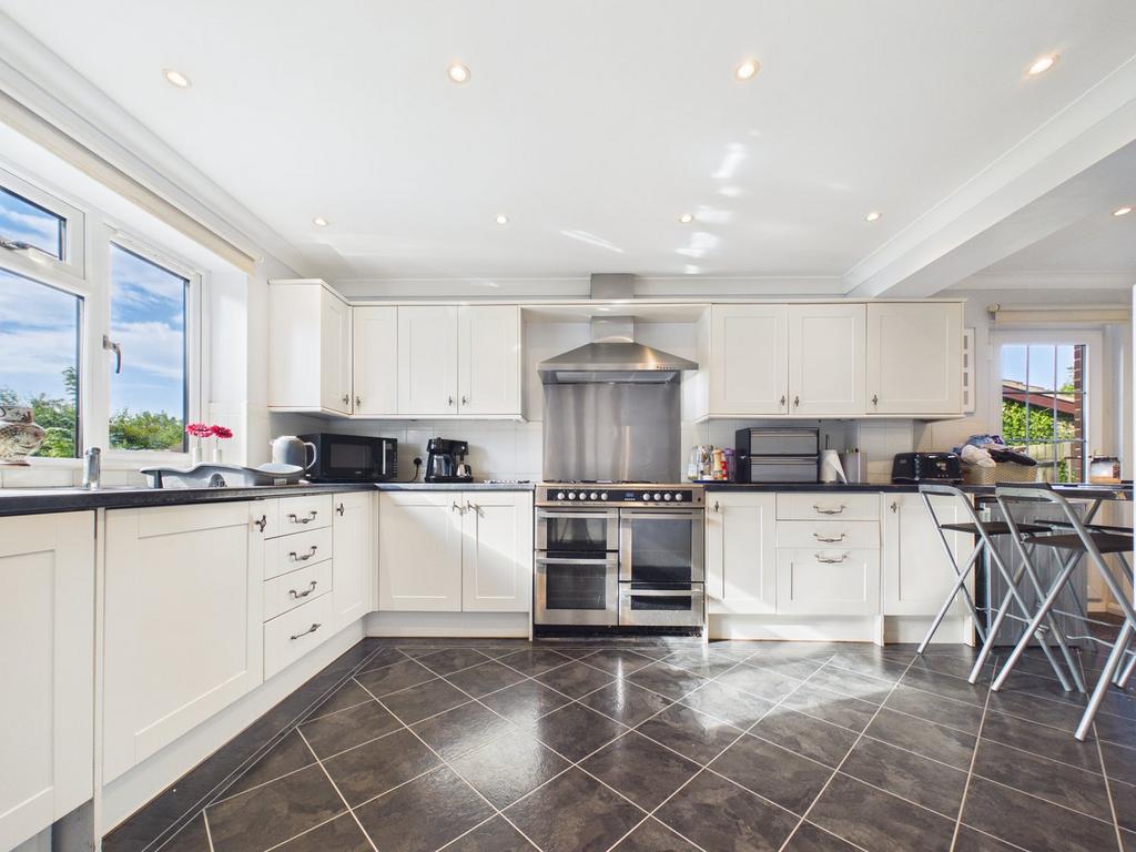 House in Reading, Tilehurst - View 4
