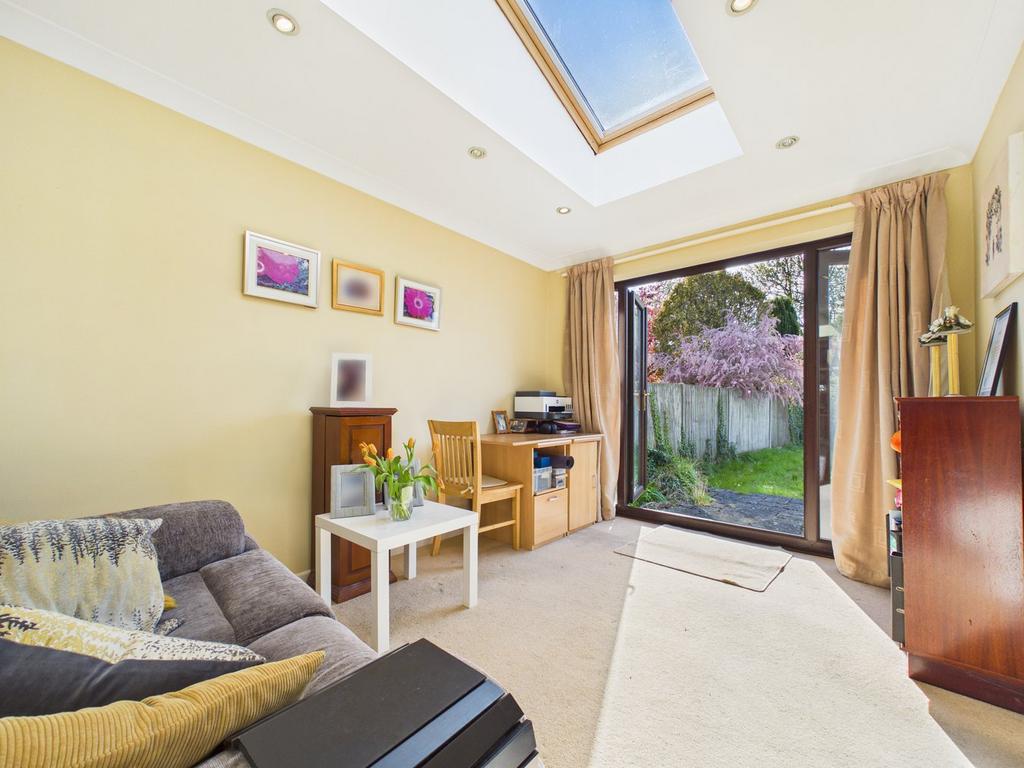 House in Reading, Tilehurst - More