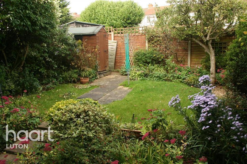 Woodbridge Close, Luton 3 bed semidetached house £1,400 pcm (£323 pw)