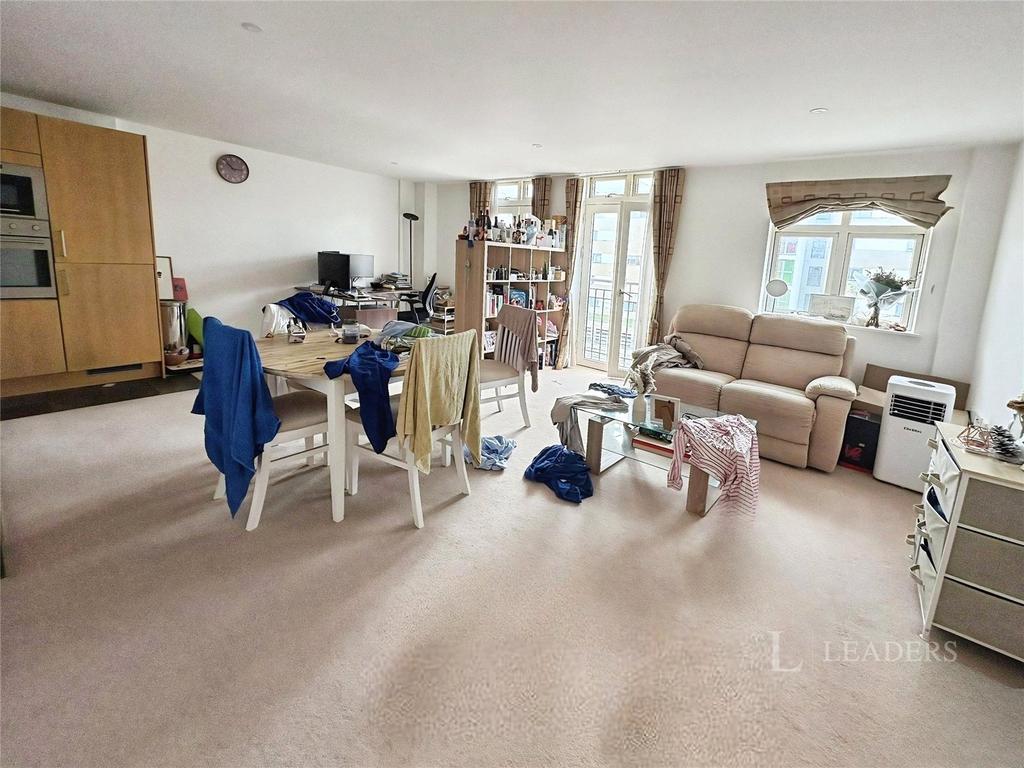 Apartment in Cambridge, Petersfield - View 3