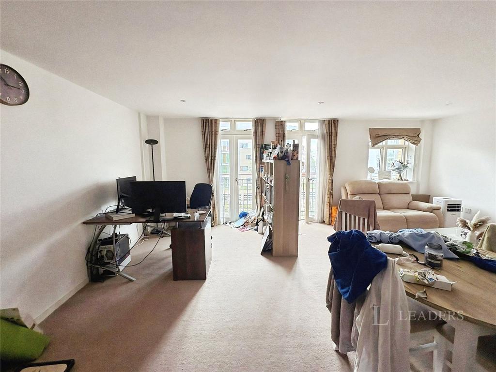 Apartment in Cambridge, Petersfield - View 4