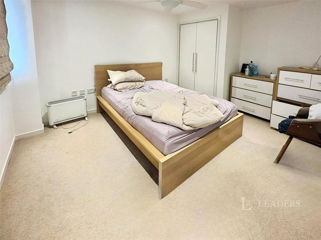 Apartment in Cambridge, Petersfield - View 5