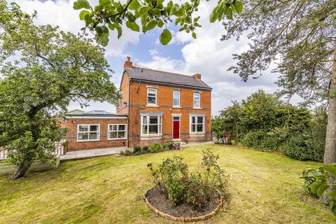 4 bedroom farm house for sale, Dunham Road, Newark, NG22