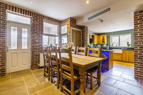 4 bedroom farm house for sale, Dunham Road, Newark, NG22