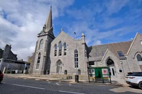 3 bedroom flat for sale