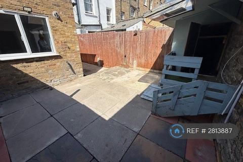 3 bedroom semi-detached house to rent, Henshaw St, London, SE17