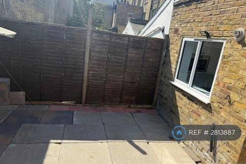 3 bedroom semi-detached house to rent, Henshaw St, London, SE17