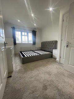 2 bedroom flat to rent, Sadlers Court, Winnersh, Wokingham, RG41