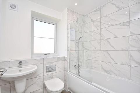 3 bedroom terraced house to rent, Sanders Lane, Buckinghamshire HP21
