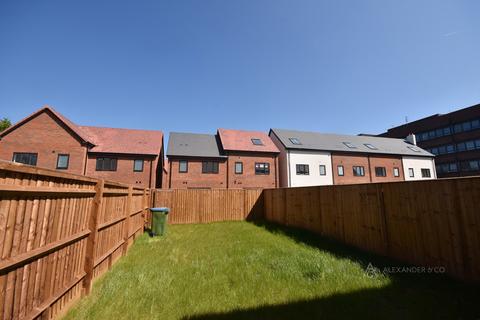 3 bedroom terraced house to rent, Sanders Lane, Buckinghamshire HP21
