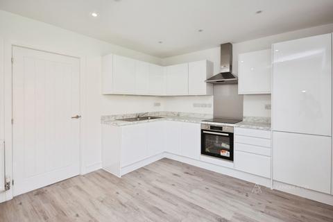 3 bedroom terraced house to rent, Sanders Lane, Buckinghamshire HP21