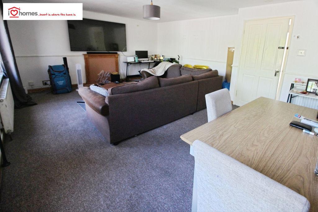 House in Walsall, Pheasey - View 4