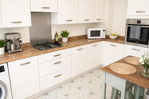 4 bedroom end of terrace house to rent, Sunflower Road, Bristol, BS16