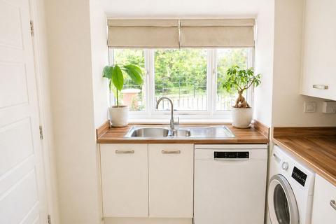 4 bedroom end of terrace house to rent, Sunflower Road, Bristol, BS16