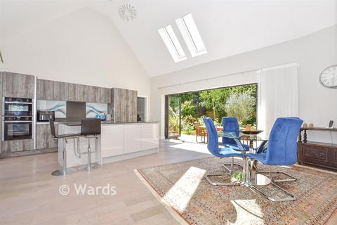 5 bedroom detached house for sale, Warmlake Orchard, Maidstone ME17