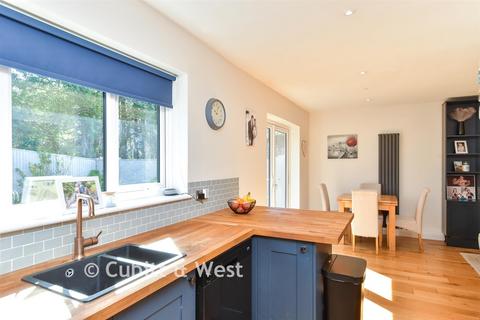 2 bedroom semi-detached bungalow for sale, Sunnydale Close, Brighton BN1
