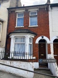 3 bed terraced house for rent in Institute Road, Chatham, ME4