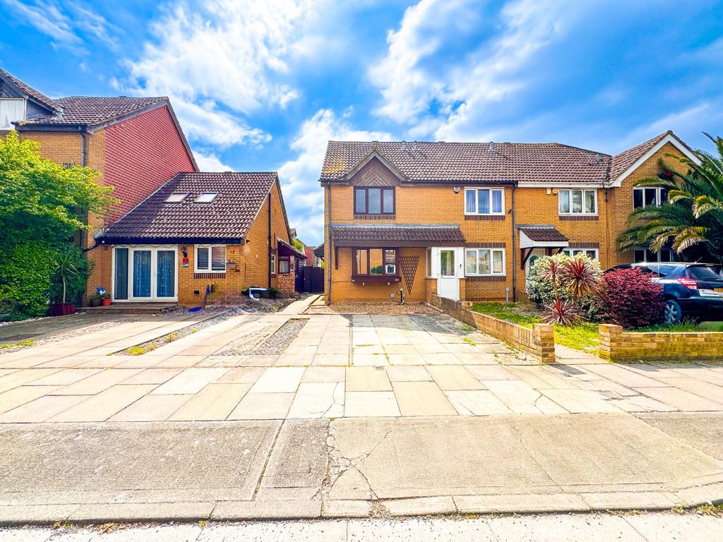 Detached house exterior, driveway