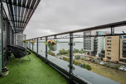2 bedroom penthouse for sale, Ferry Court, Cardiff, CF11