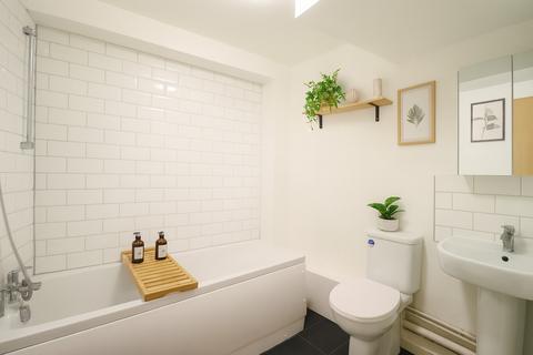 2 bedroom flat for sale, Tudor Street, Cardiff, CF11