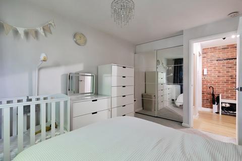 1 bedroom flat for sale, Pittman Gardens, ILFORD, Essex, IG1