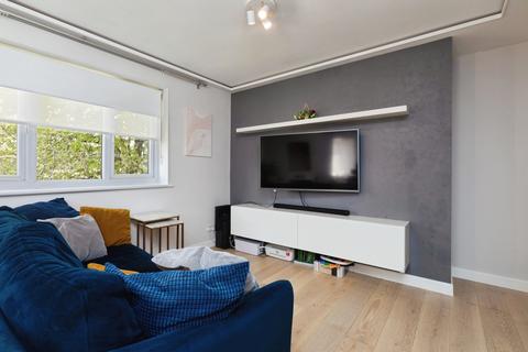 1 bedroom flat for sale, Pittman Gardens, ILFORD, Essex, IG1