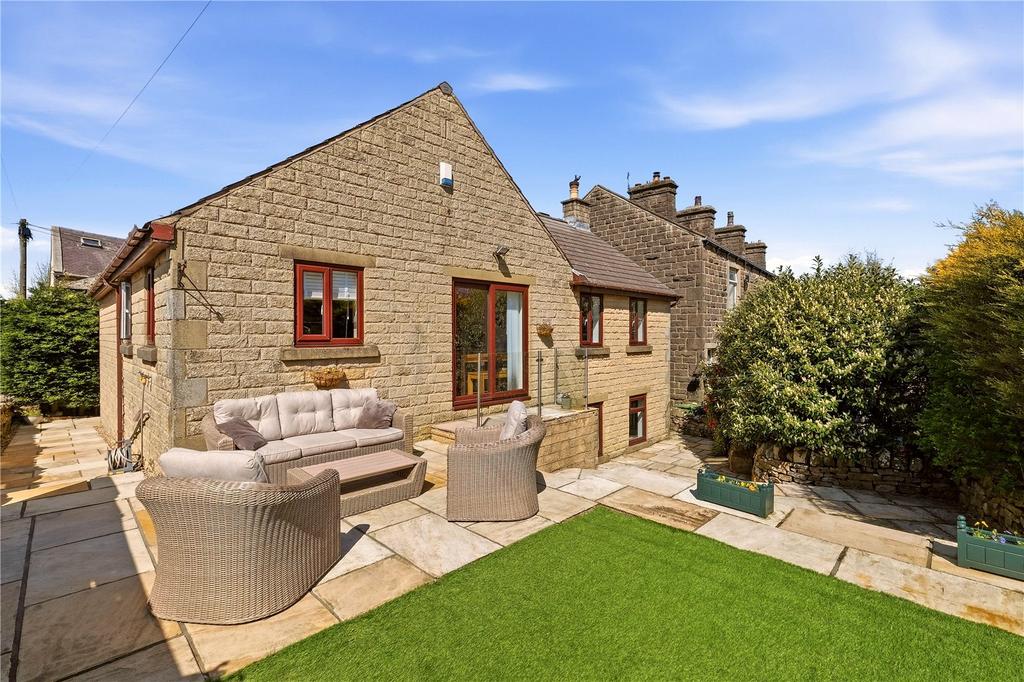Essie Terrace, Barnoldswick... 4 bed detached house for sale - £349,950