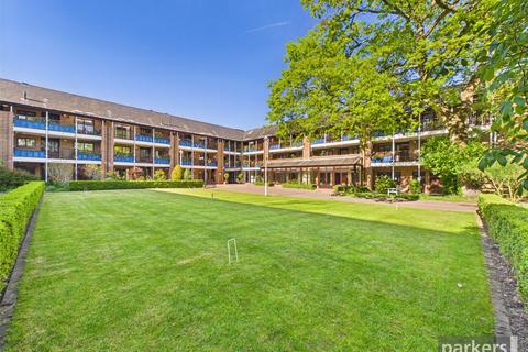 2 bedroom apartment for sale, Emmbrook Court, Berkshire RG6