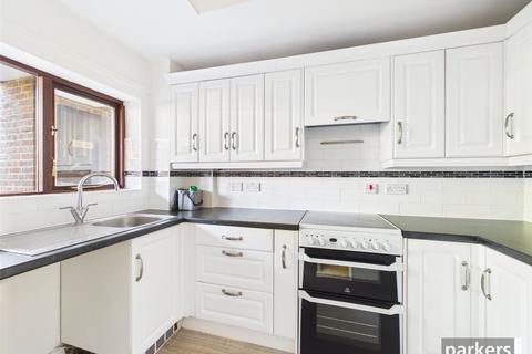 2 bedroom apartment for sale, Emmbrook Court, Berkshire RG6