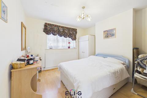 3 bedroom semi-detached house for sale, Holders Hill Avenue, NW4