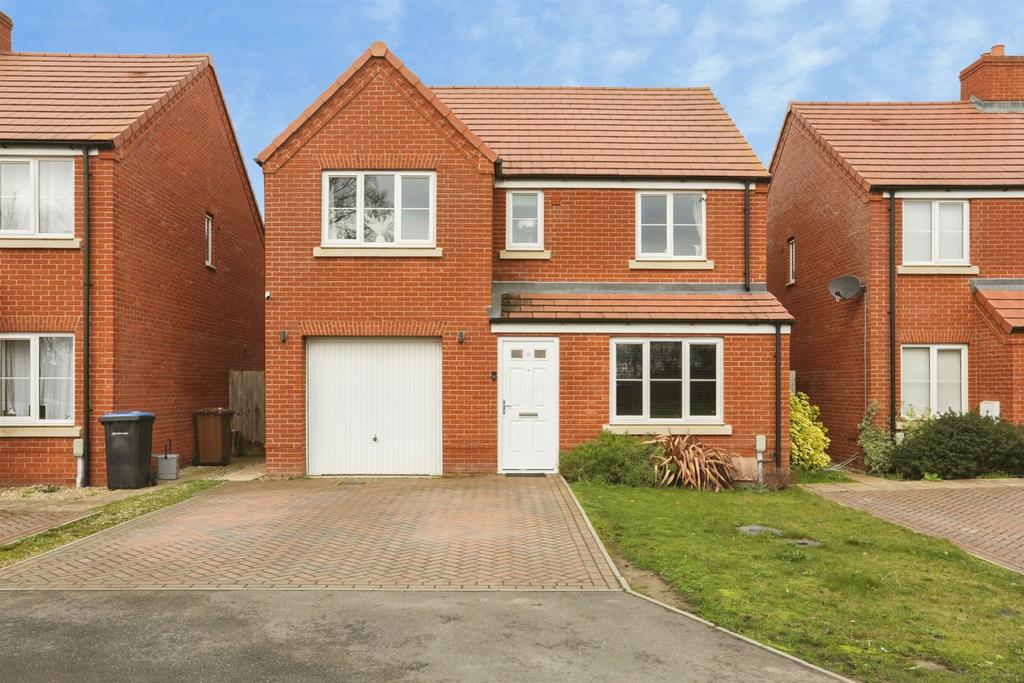 4 bedroom detached house for sale
