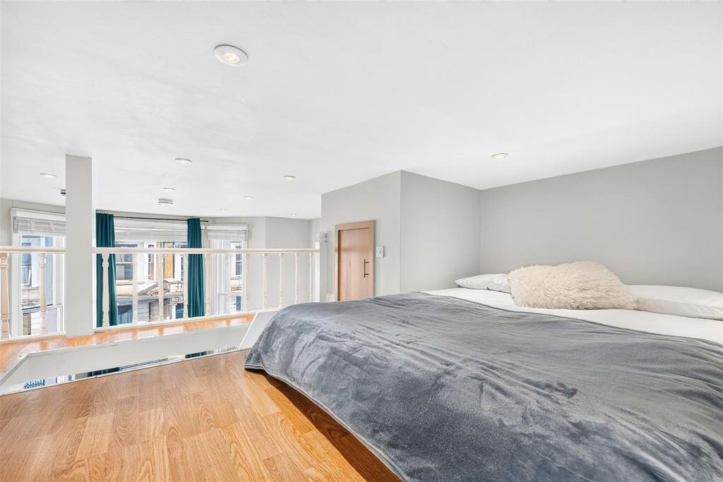 Apartment in London - View 2