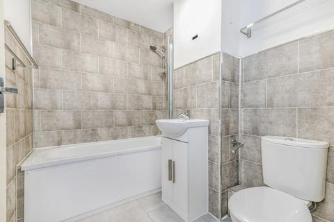 2 bedroom flat to rent, Foxglove Way, Wallington, SM6