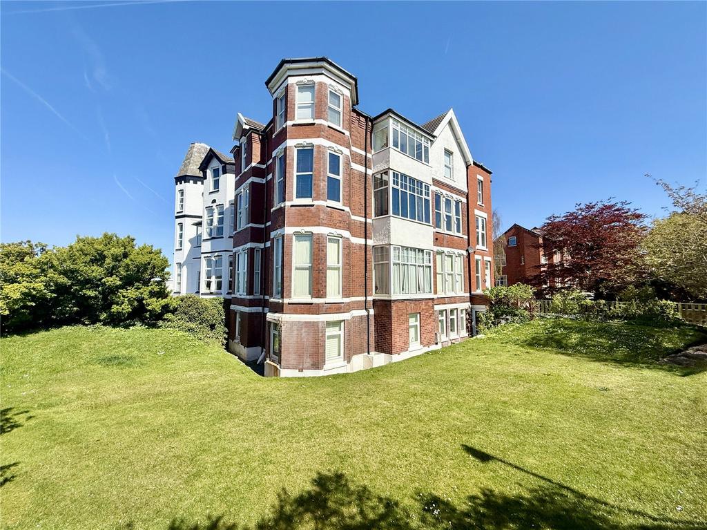 Lathom Road, Southport PR9 2 bed apartment - £180,000
