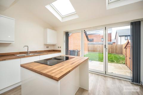 4 bedroom semi-detached house to rent, Featherstone Road, Shirley, Solihull, West Midlands, B90