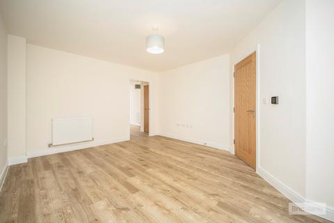 4 bedroom semi-detached house to rent, Featherstone Road, Shirley, Solihull, West Midlands, B90
