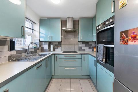 3 bedroom semi-detached house for sale, Thackeray Close, Royston SG8