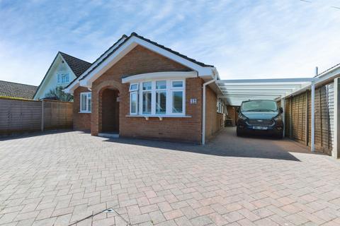 3 bedroom detached bungalow for sale, Wisteria Drive, Verwood