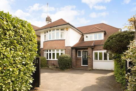 Epsom Road, Epsom, KT17